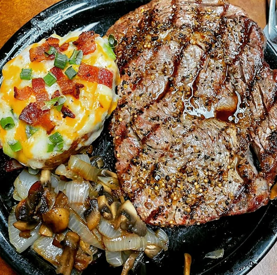 Grilled steak with vegetables